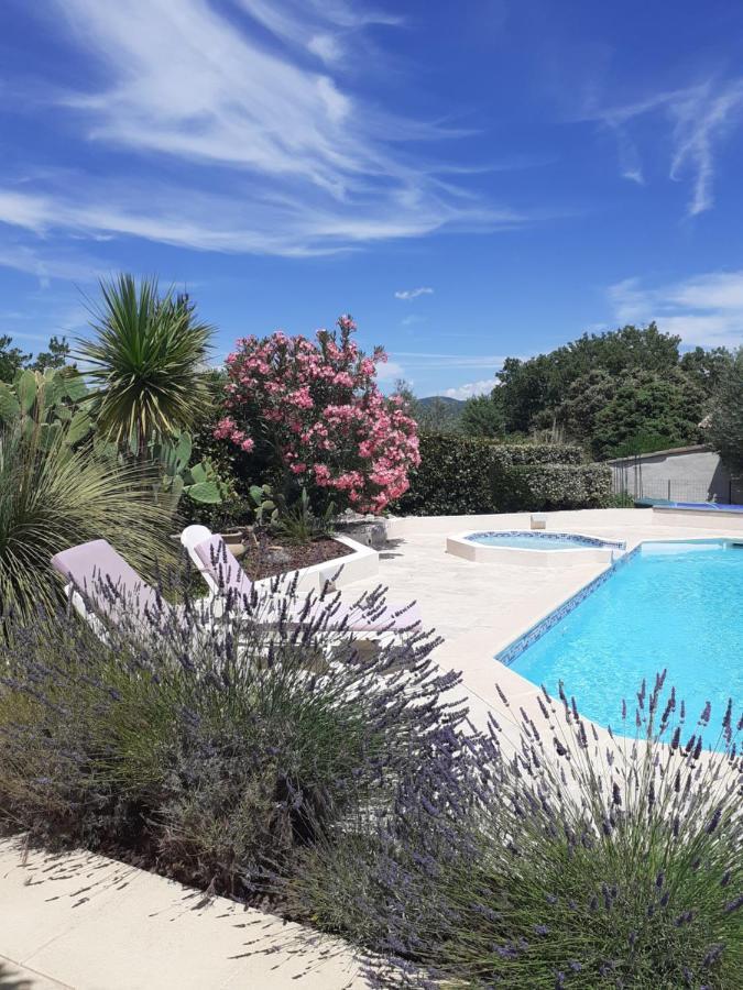 Gîte provençal indépendant avec piscine chauffée : LE SUY BIEN Flayosc Exterior foto
